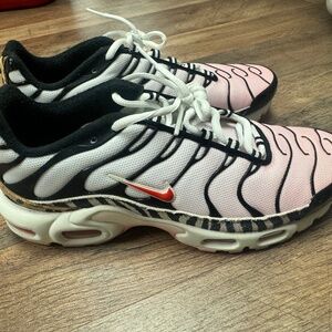 NIKE Air Max Plus ‘Animal Instinct’ Women’s Size 9.5 DZ4842-600